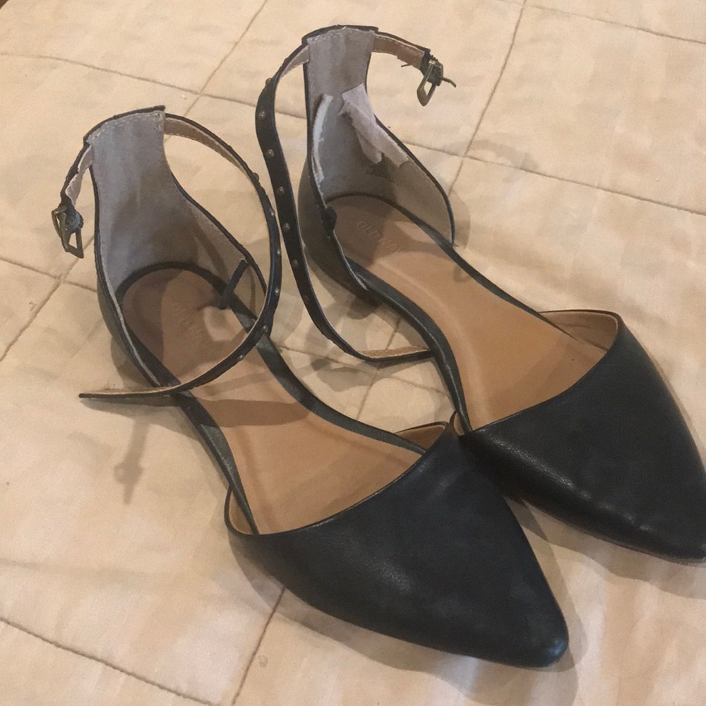 Black gladiator flats